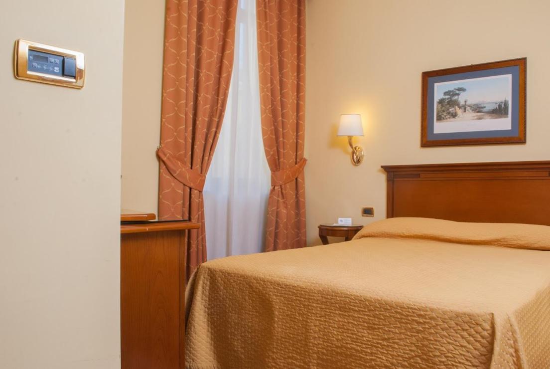 Le Cheminee Business Hotel Napoli Екстер'єр фото